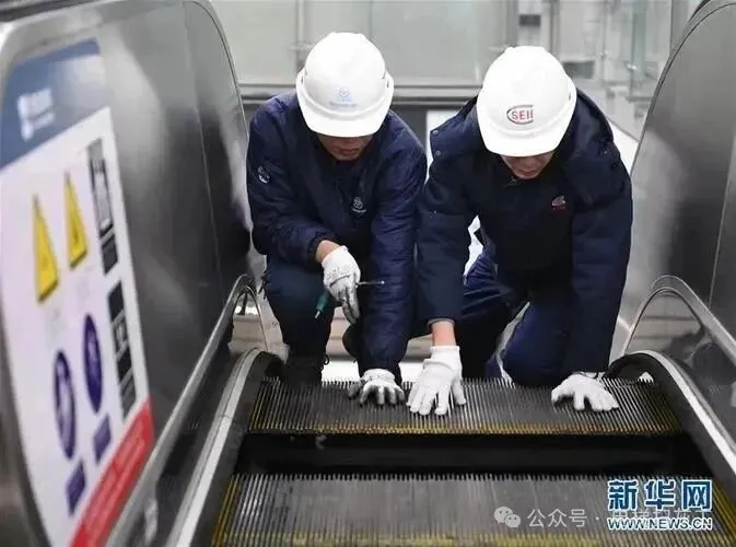 Técnico de mantenimiento de ascensores: menos quejas